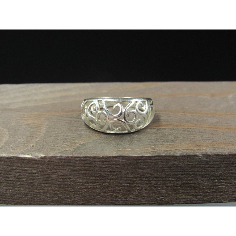 Size 7 Sterling Silver Unique Flowing Cute Design Band Ring